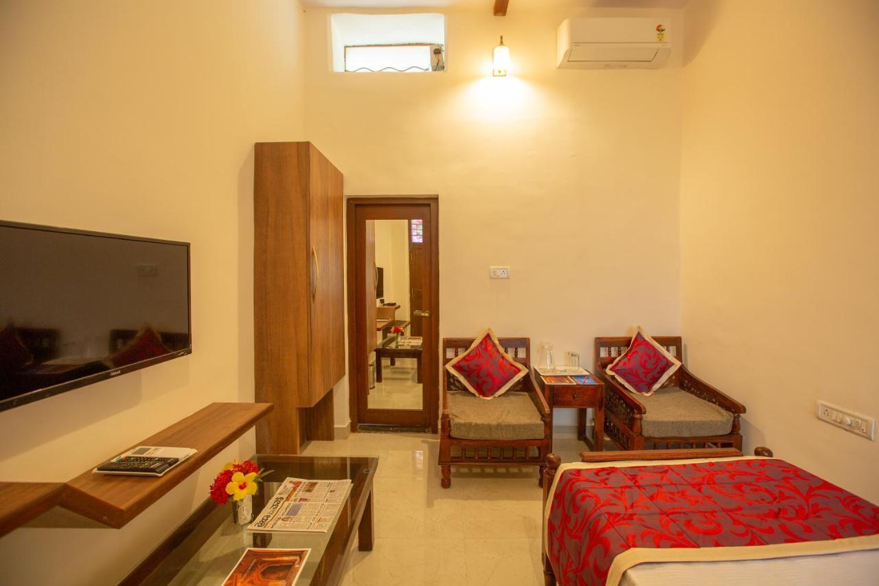 Kstdc Hotel Mayura Adilshahi Bijapur Exterior foto