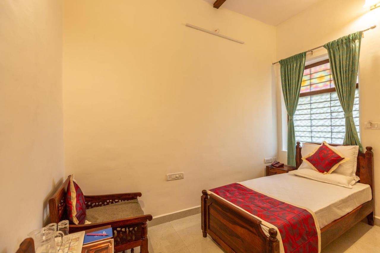 Kstdc Hotel Mayura Adilshahi Bijapur Exterior foto