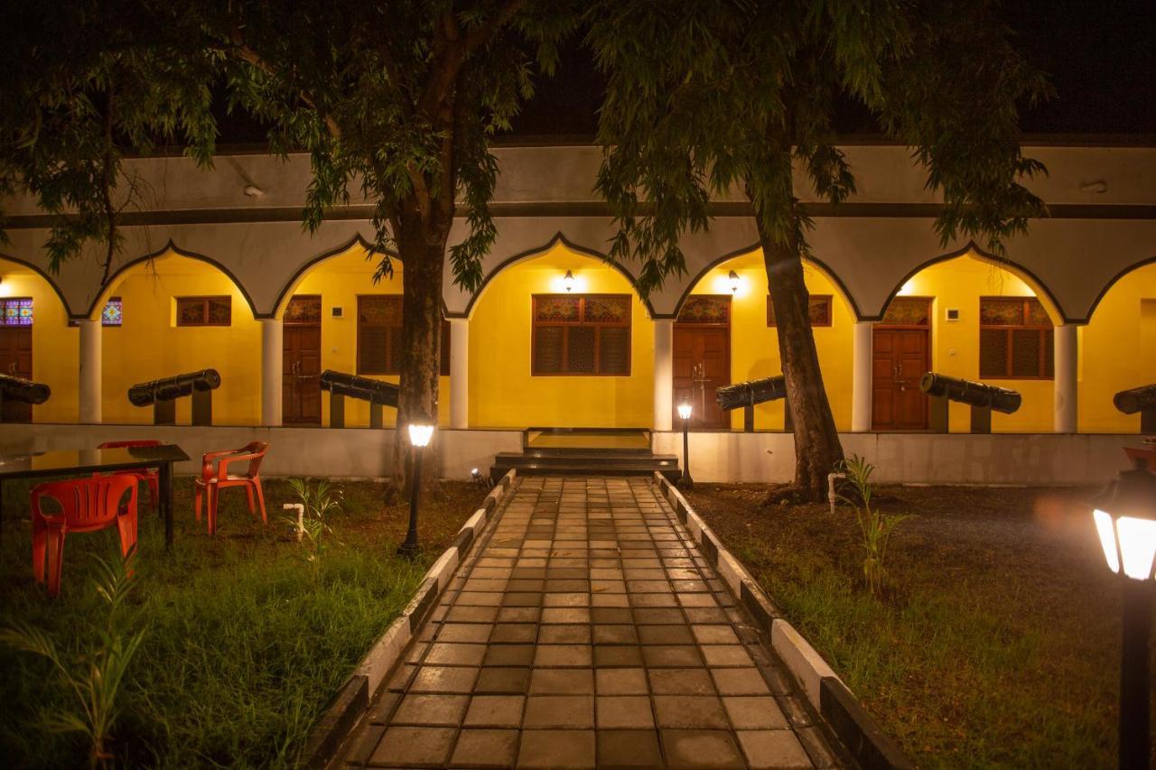 Kstdc Hotel Mayura Adilshahi Bijapur Exterior foto