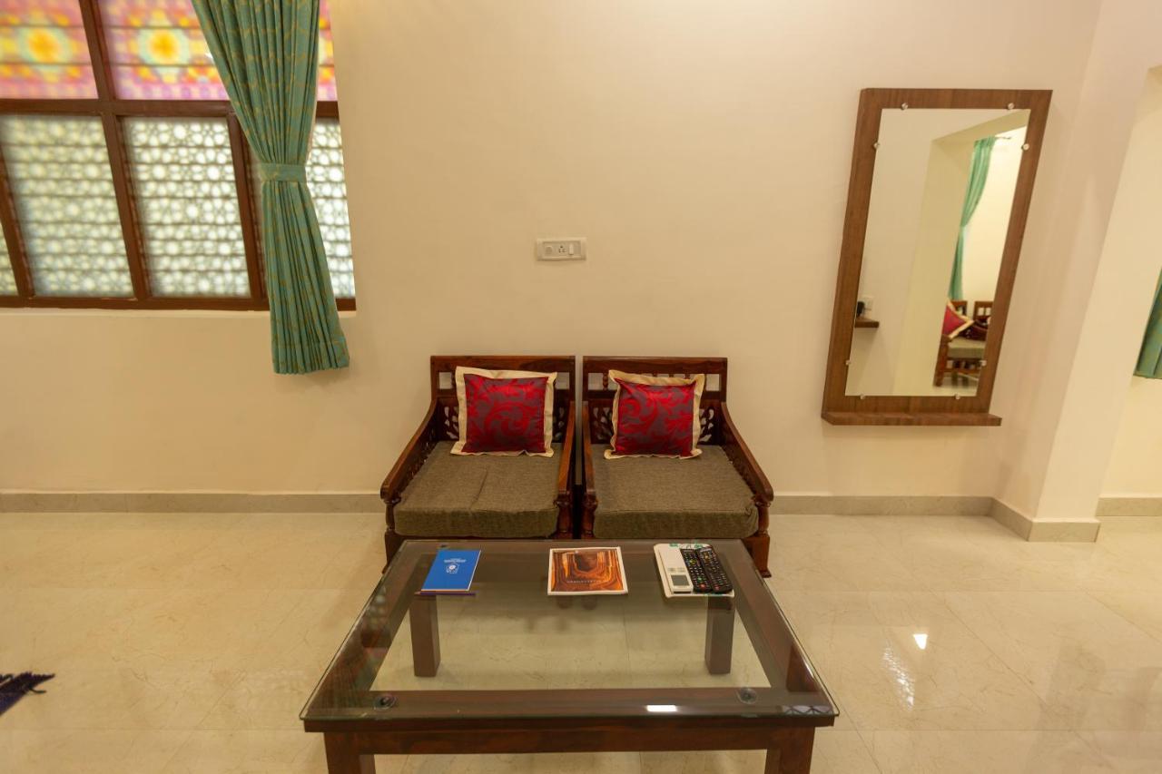 Kstdc Hotel Mayura Adilshahi Bijapur Exterior foto