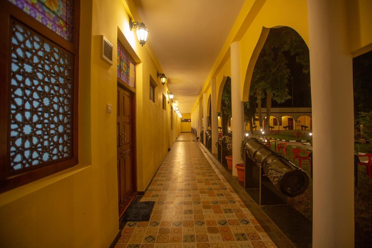 Kstdc Hotel Mayura Adilshahi Bijapur Exterior foto