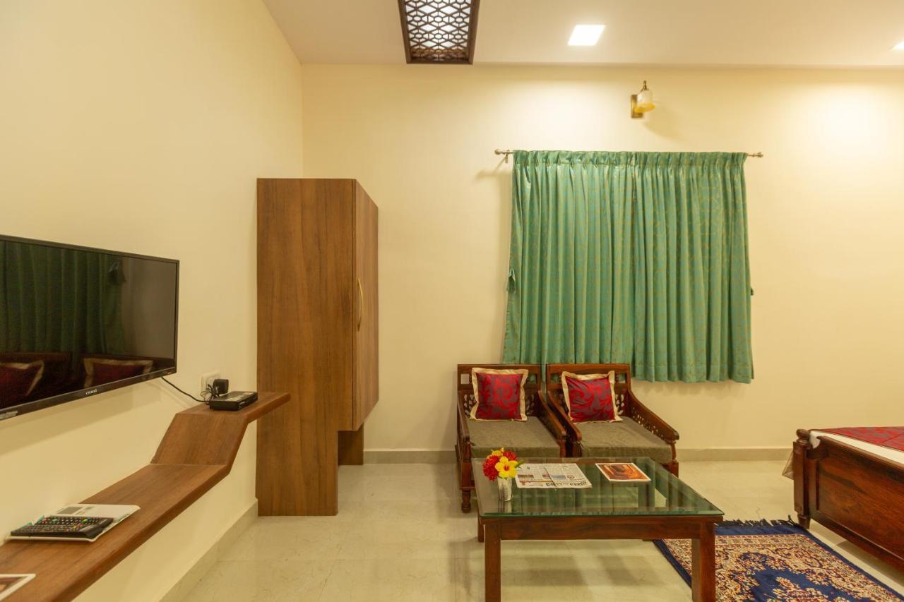 Kstdc Hotel Mayura Adilshahi Bijapur Exterior foto