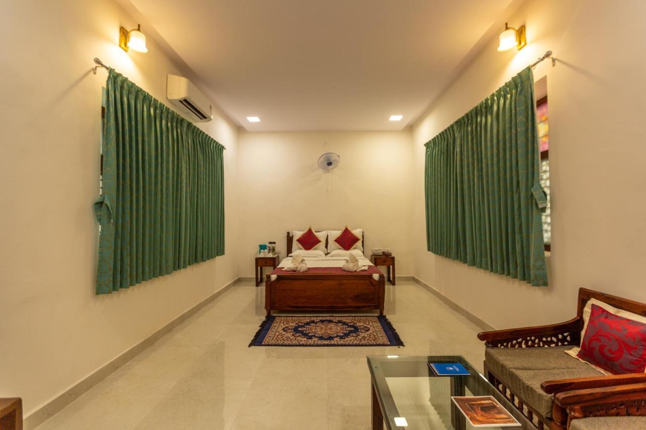 Kstdc Hotel Mayura Adilshahi Bijapur Exterior foto