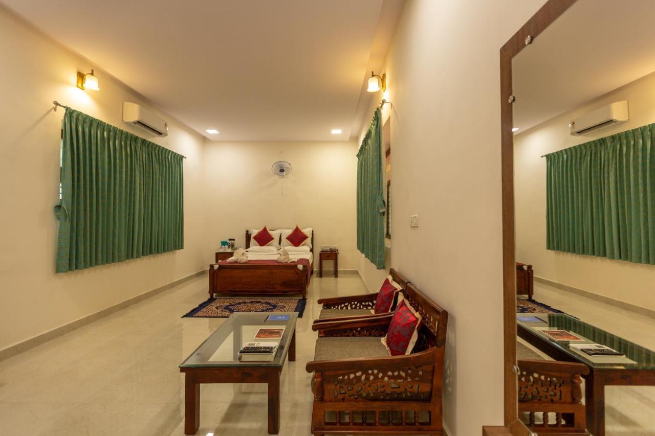 Kstdc Hotel Mayura Adilshahi Bijapur Exterior foto