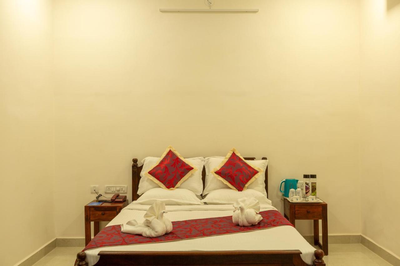 Kstdc Hotel Mayura Adilshahi Bijapur Exterior foto