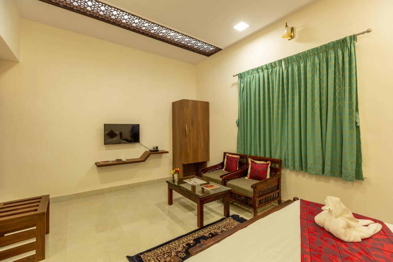 Kstdc Hotel Mayura Adilshahi Bijapur Exterior foto