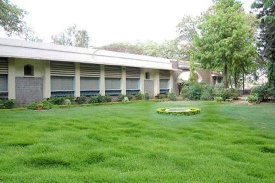 Kstdc Hotel Mayura Adilshahi Bijapur Exterior foto